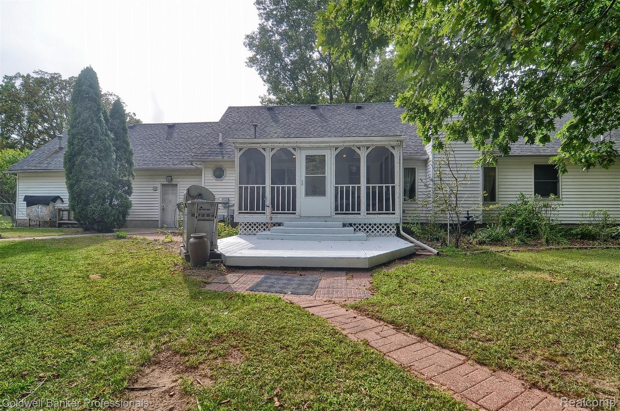 21973 Rust Road New Boston, MI 48164 - Photo 27 of 30 27-Rear.jpg