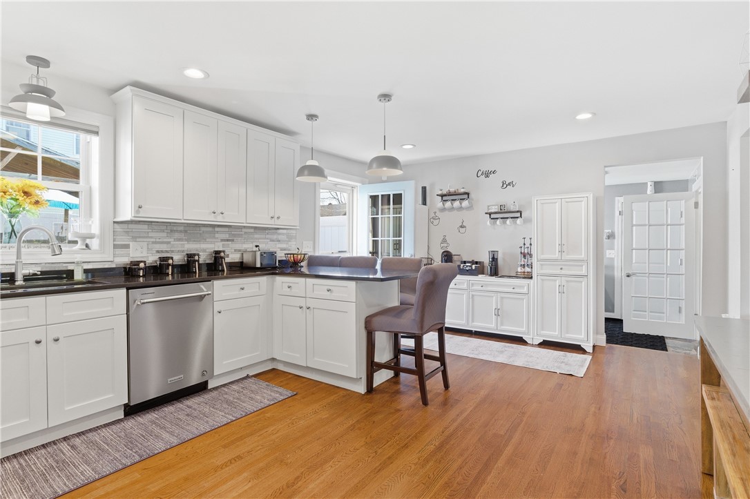 3811 Mendon Road Cumberland, RI 02864 - Photo 5 of 24