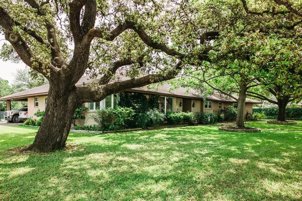 $449,500 | 1188 East Oak Street, La Grange, TX 78945