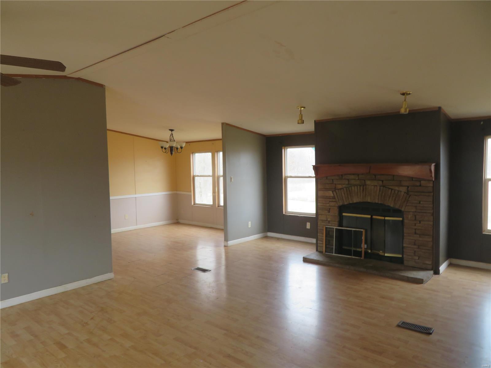 26156 Maine Road Ashley, IL 62808 - Photo 2 of 21 Gallery Image 2