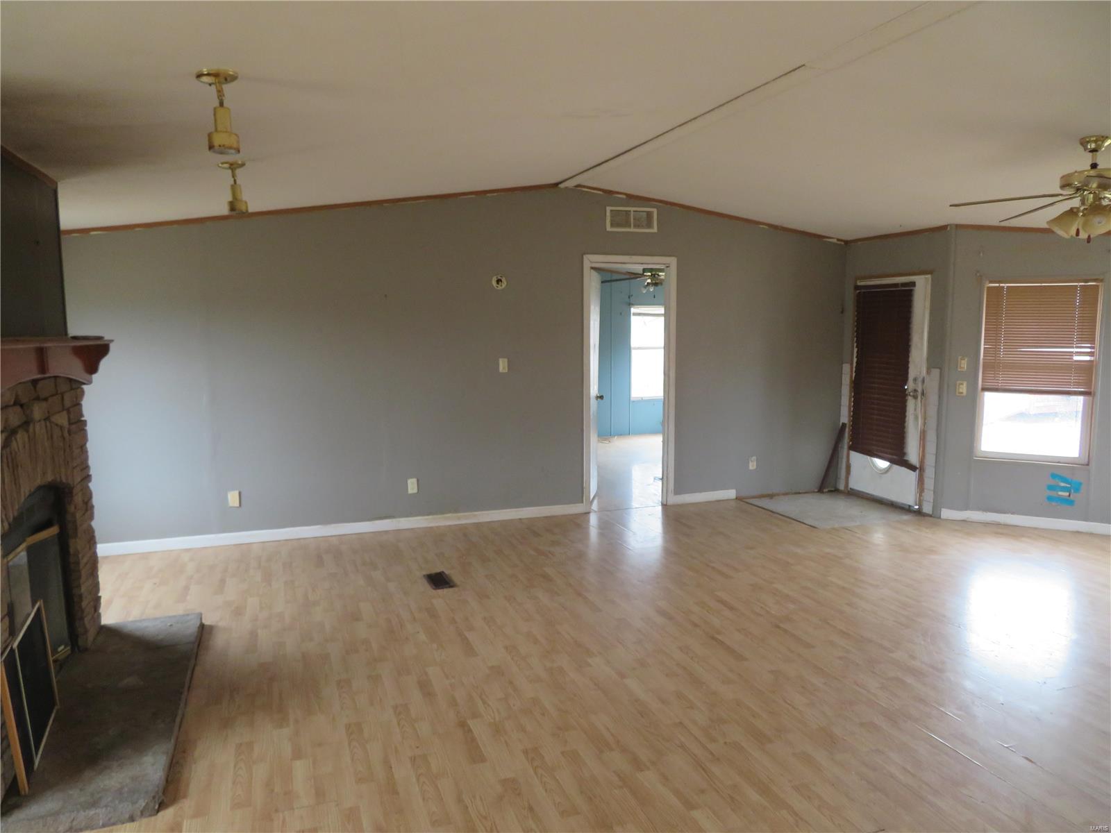 26156 Maine Road Ashley, IL 62808 - Photo 3 of 21 Gallery Image 3