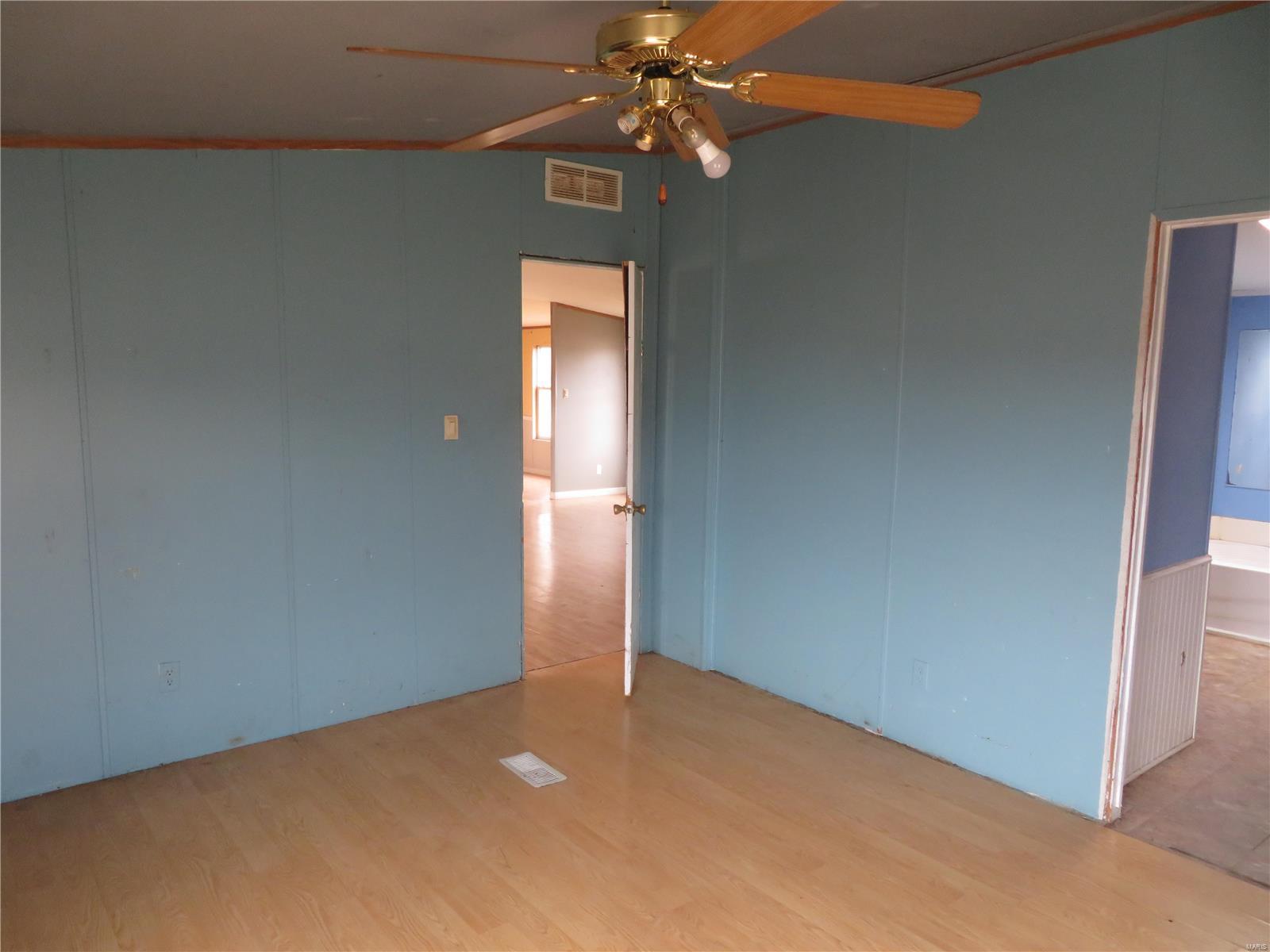 26156 Maine Road Ashley, IL 62808 - Photo 5 of 21 Gallery Image 5