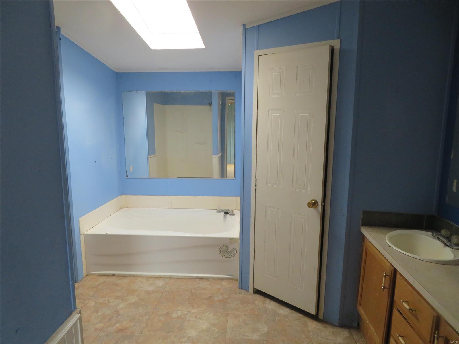 26156 Maine Road Ashley, IL 62808 - Photo 6 of 21 Gallery Image 6