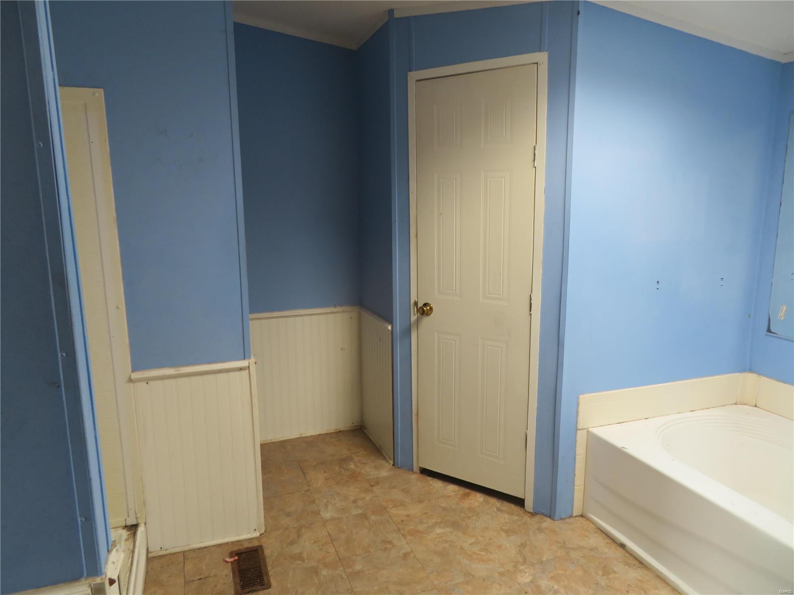 26156 Maine Road Ashley, IL 62808 - Photo 7 of 21 Gallery Image 7