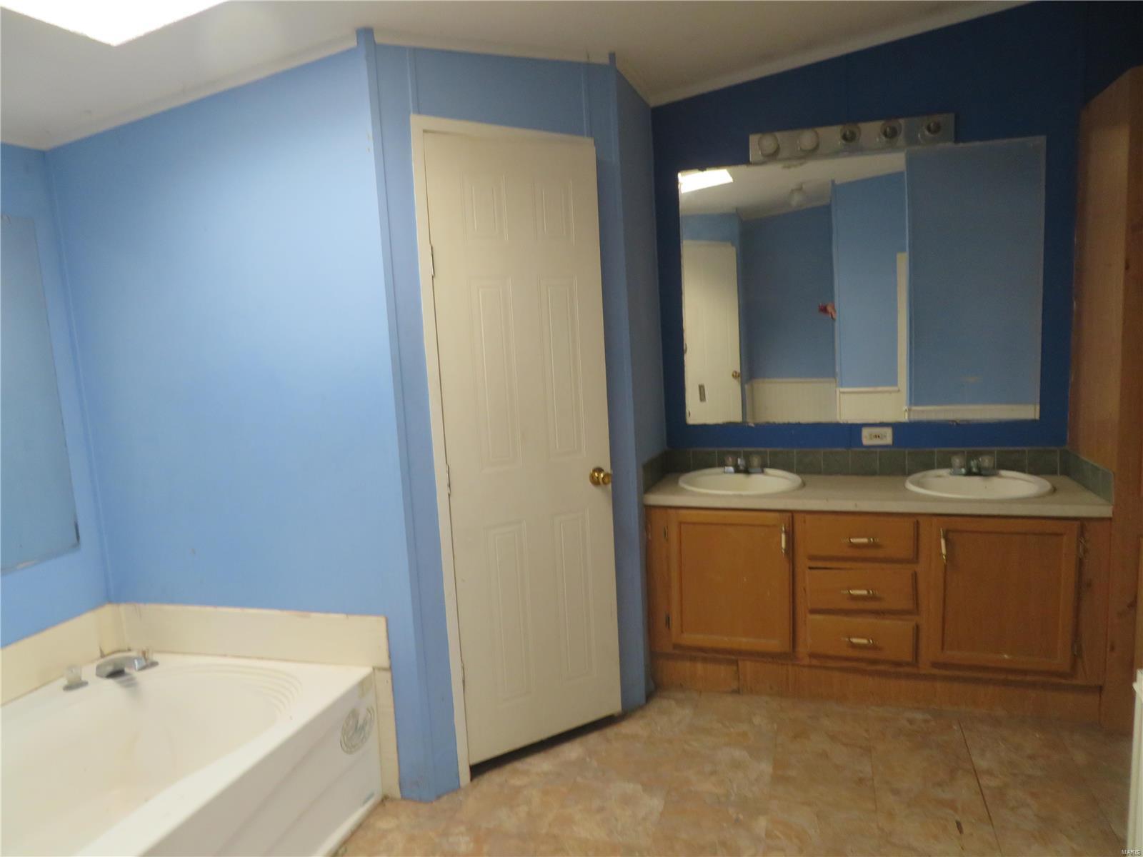 26156 Maine Road Ashley, IL 62808 - Photo 8 of 21 Gallery Image 8