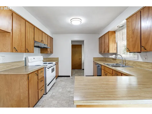 $475,000 | 42986 McKenzie Highway, Leaburg, OR 97489