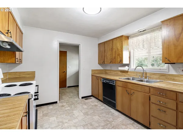 $475,000 | 42986 McKenzie Highway, Leaburg, OR 97489