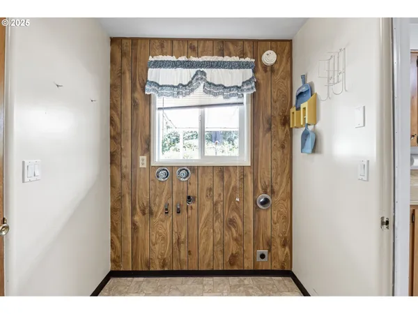 $475,000 | 42986 McKenzie Highway, Leaburg, OR 97489