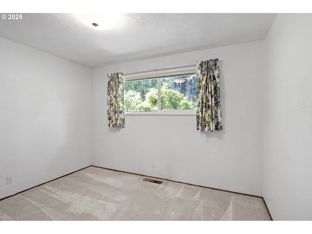 $475,000 | 42986 McKenzie Highway, Leaburg, OR 97489