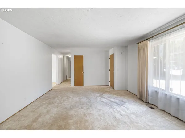 $475,000 | 42986 McKenzie Highway, Leaburg, OR 97489