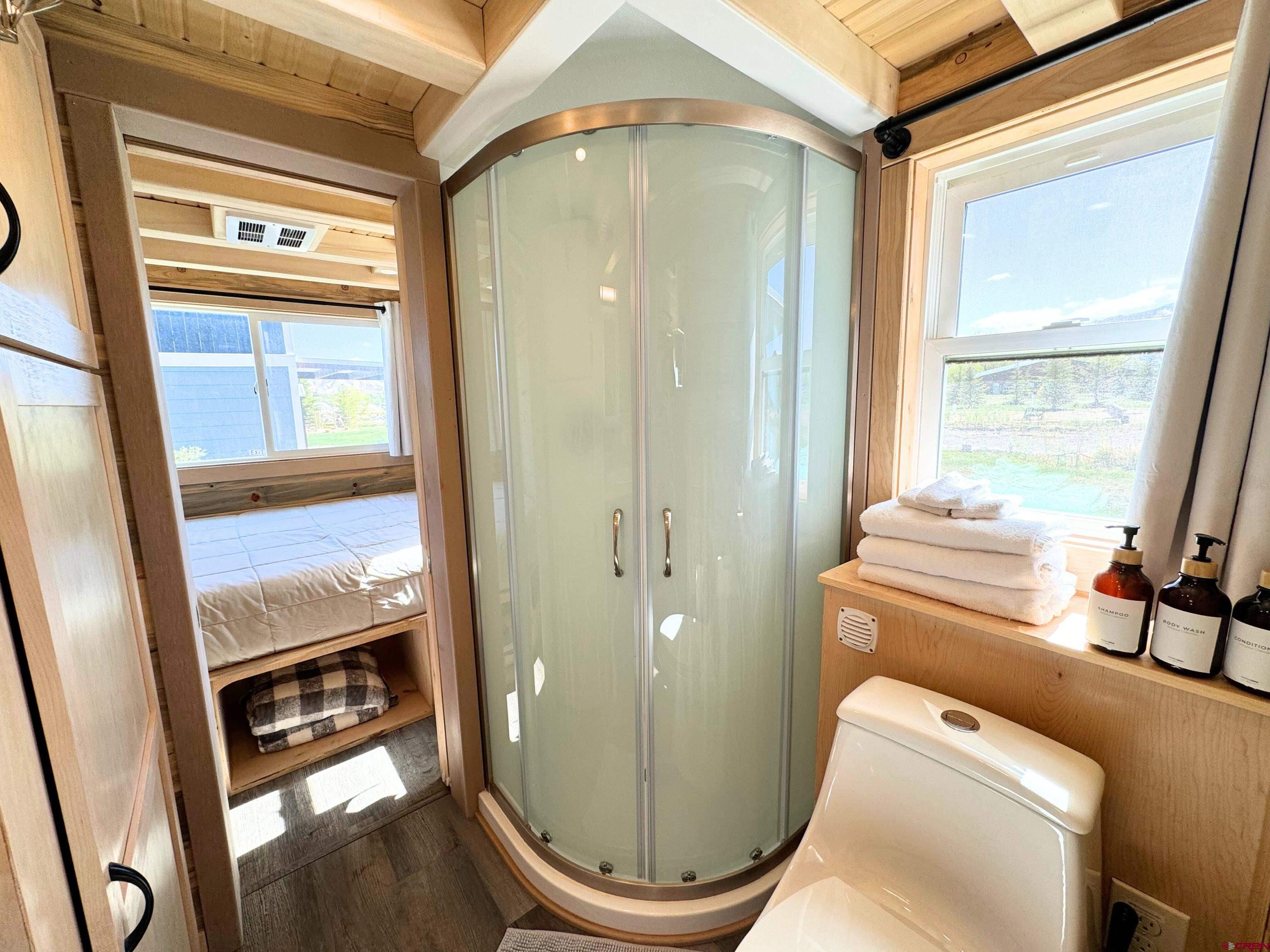 22130 6850 Road, Unit 212 Montrose, CO 81403 - Photo 10 of 29 a bathroom with a toilet a sink and a mirror