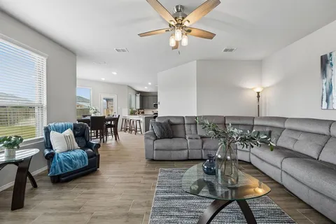 $379,900 | 925 Billups Drive, Van Alstyne, TX 75495