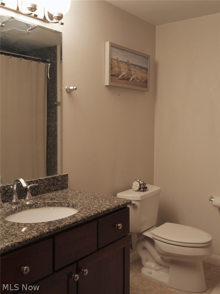 1237-802 Washington Avenue, Unit 802 Cleveland, OH 44113 - Photo 13 of 16 Second full bath