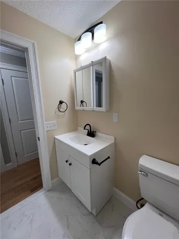 $2,000 | 395 Mendon Road, Unit A11, North Smithfield, RI 02896