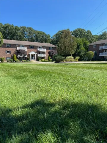 $2,000 | 395 Mendon Road, Unit A11, North Smithfield, RI 02896
