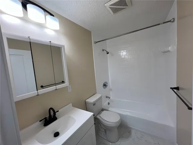 $2,000 | 395 Mendon Road, Unit A11, North Smithfield, RI 02896