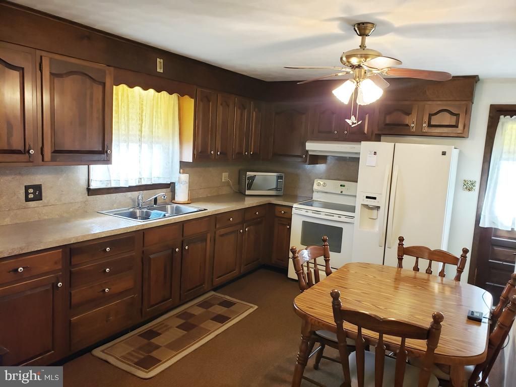 203 Stuart Avenue Hanover, PA 17331 - Photo 3 of 13 Loads of kitchen Cabinets