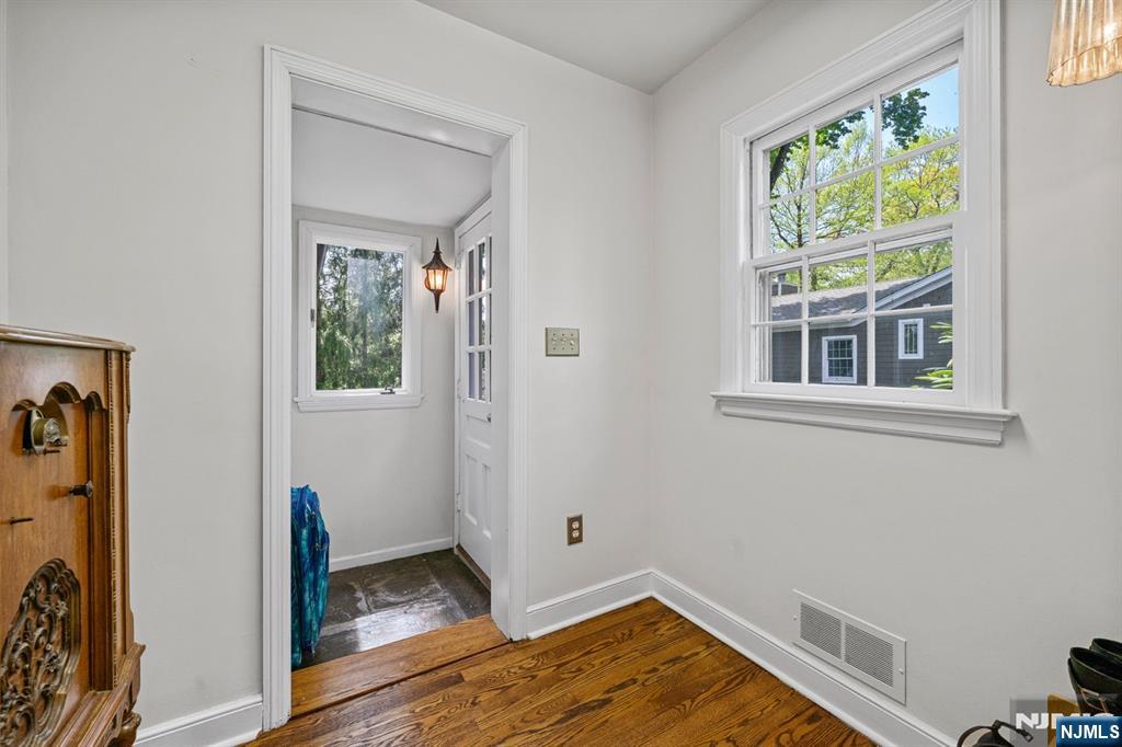 328 West Ridgewood Avenue Ridgewood, NJ 07450 - Photo 26 of 49