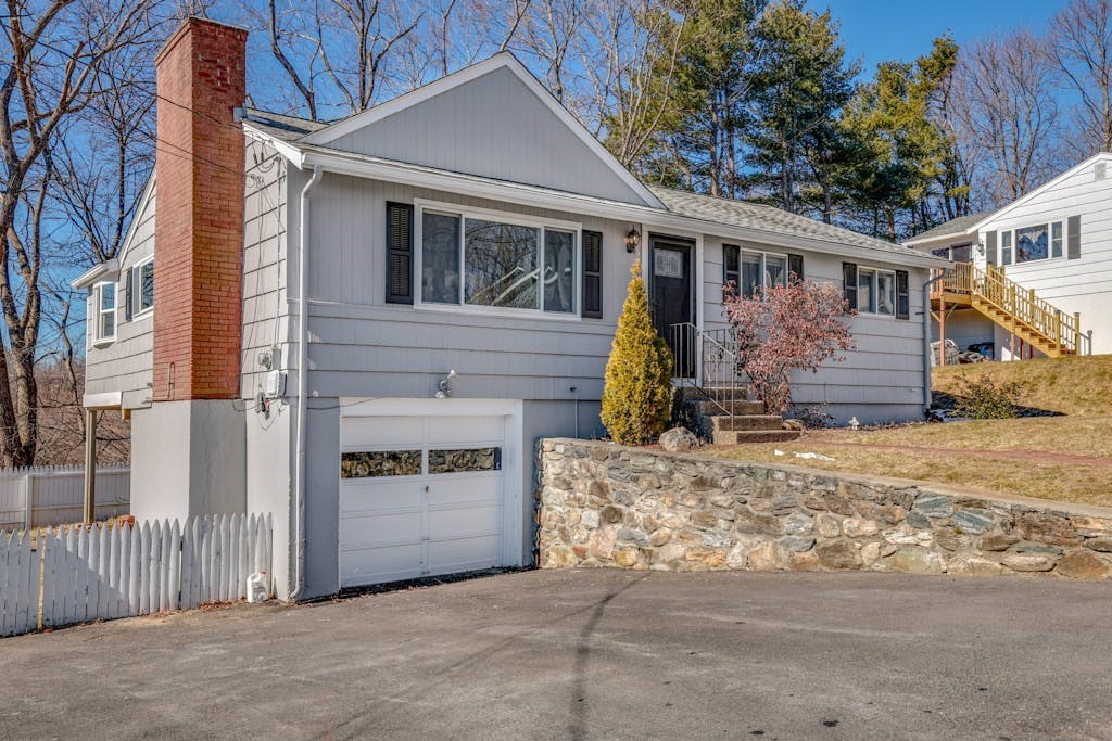 32 Highgate Road Marlborough, MA 01752 - Photo 2 of 36 Gallery Image 2