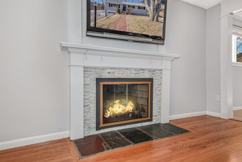 32 Highgate Road Marlborough, MA 01752 - Photo 5 of 36 Gallery Image 5