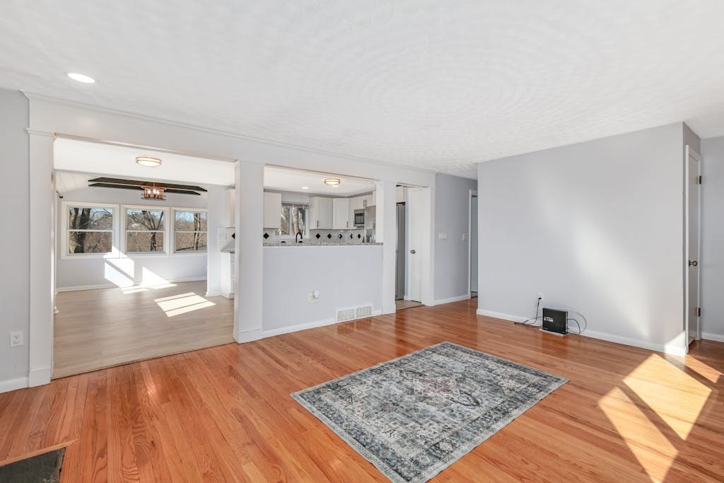 32 Highgate Road Marlborough, MA 01752 - Photo 6 of 36 Gallery Image 6
