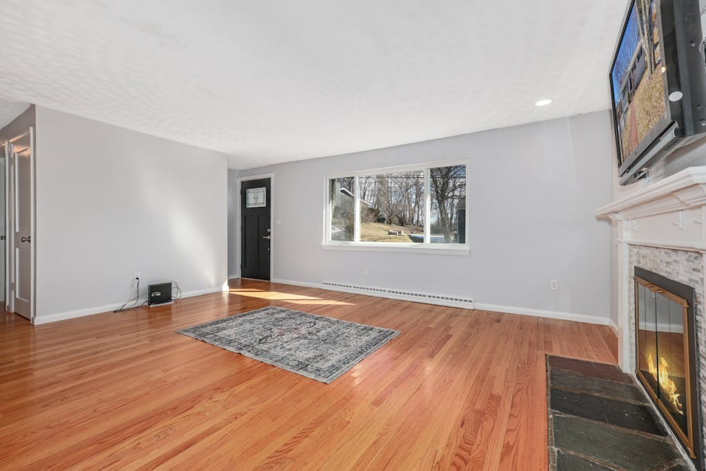 32 Highgate Road Marlborough, MA 01752 - Photo 7 of 36 Gallery Image 7