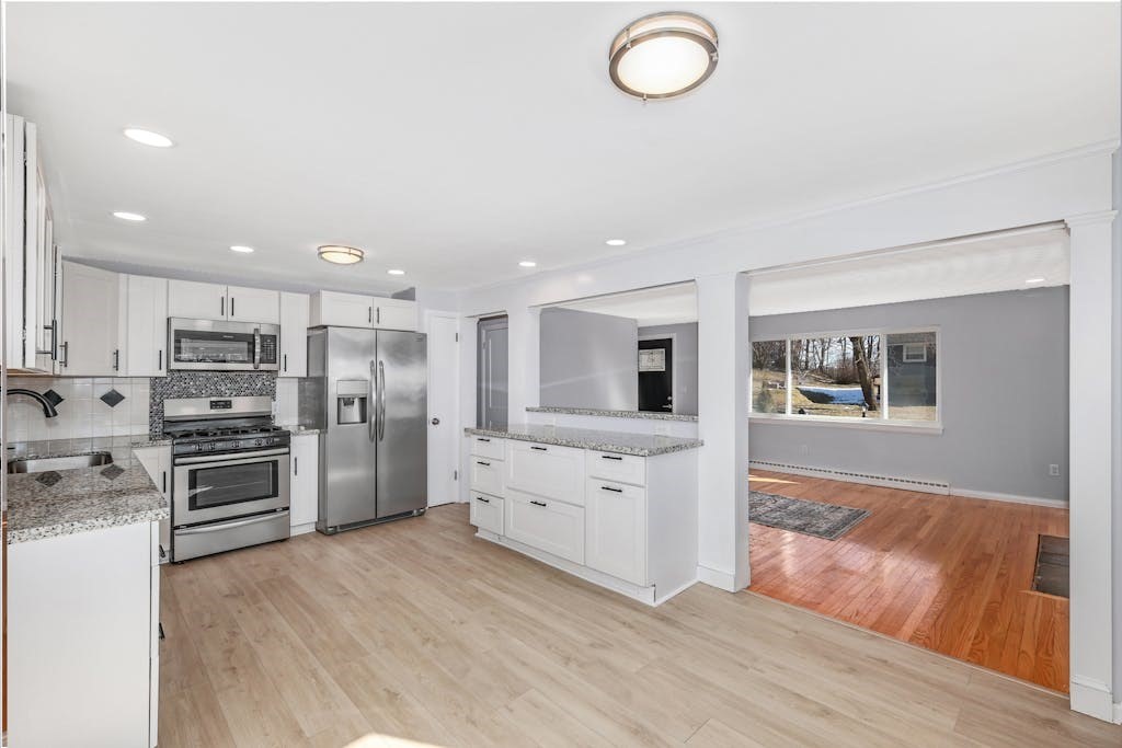 32 Highgate Road Marlborough, MA 01752 - Photo 8 of 36 Gallery Image 8