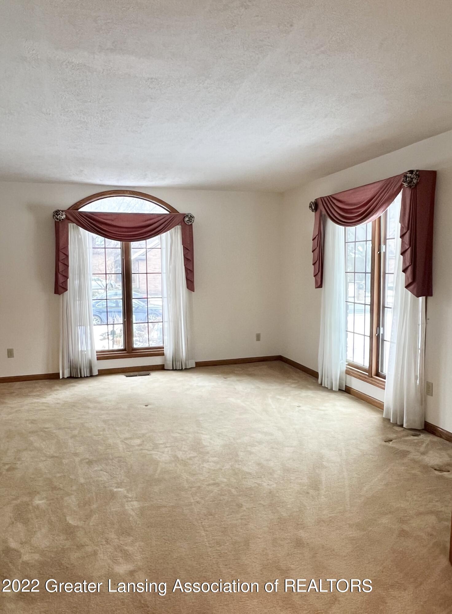 2557 Dustin Road Okemos, MI 48864 - Photo 2 of 53 LIVING ROOM