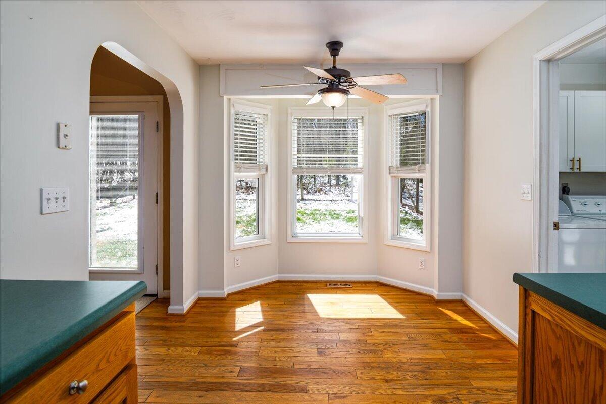 6720 Bradshaw Road Salem, VA 24153 - Photo 11 of 37 16-015-6720 Bradshaw Rd-66-Edit