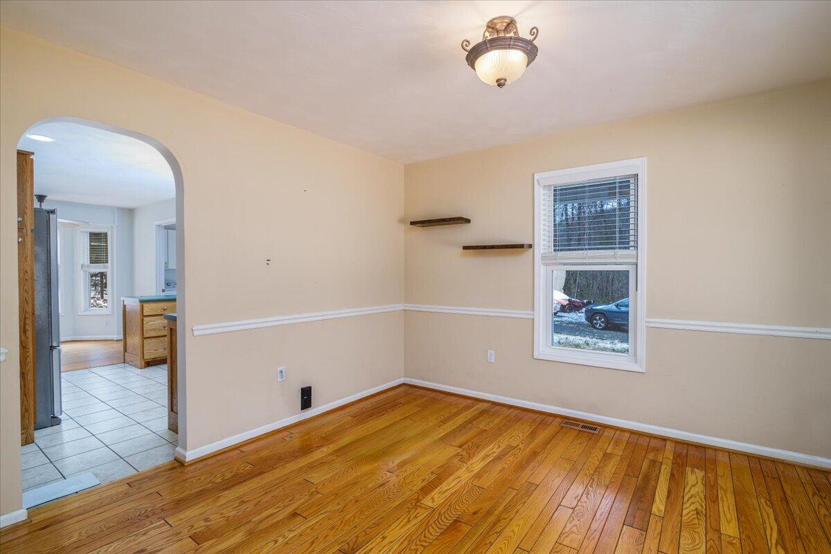 6720 Bradshaw Road Salem, VA 24153 - Photo 14 of 37 10-009-6720 Bradshaw Rd-33-Edit-Edit