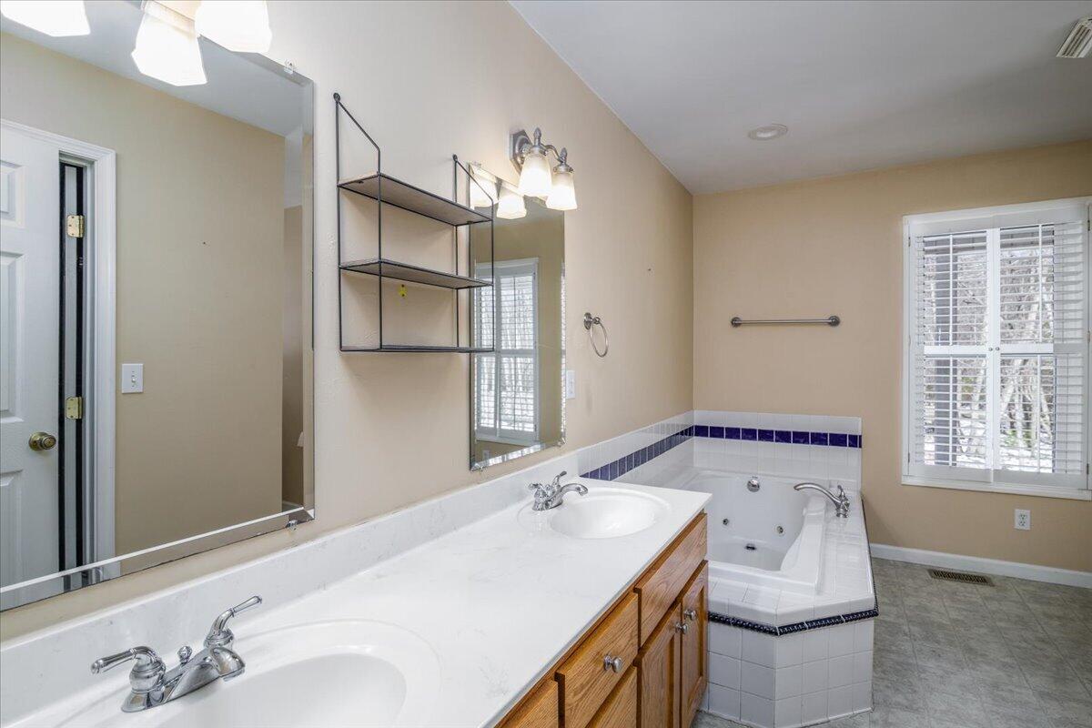 6720 Bradshaw Road Salem, VA 24153 - Photo 19 of 37 22-021-6720 Bradshaw Rd-101-Edit