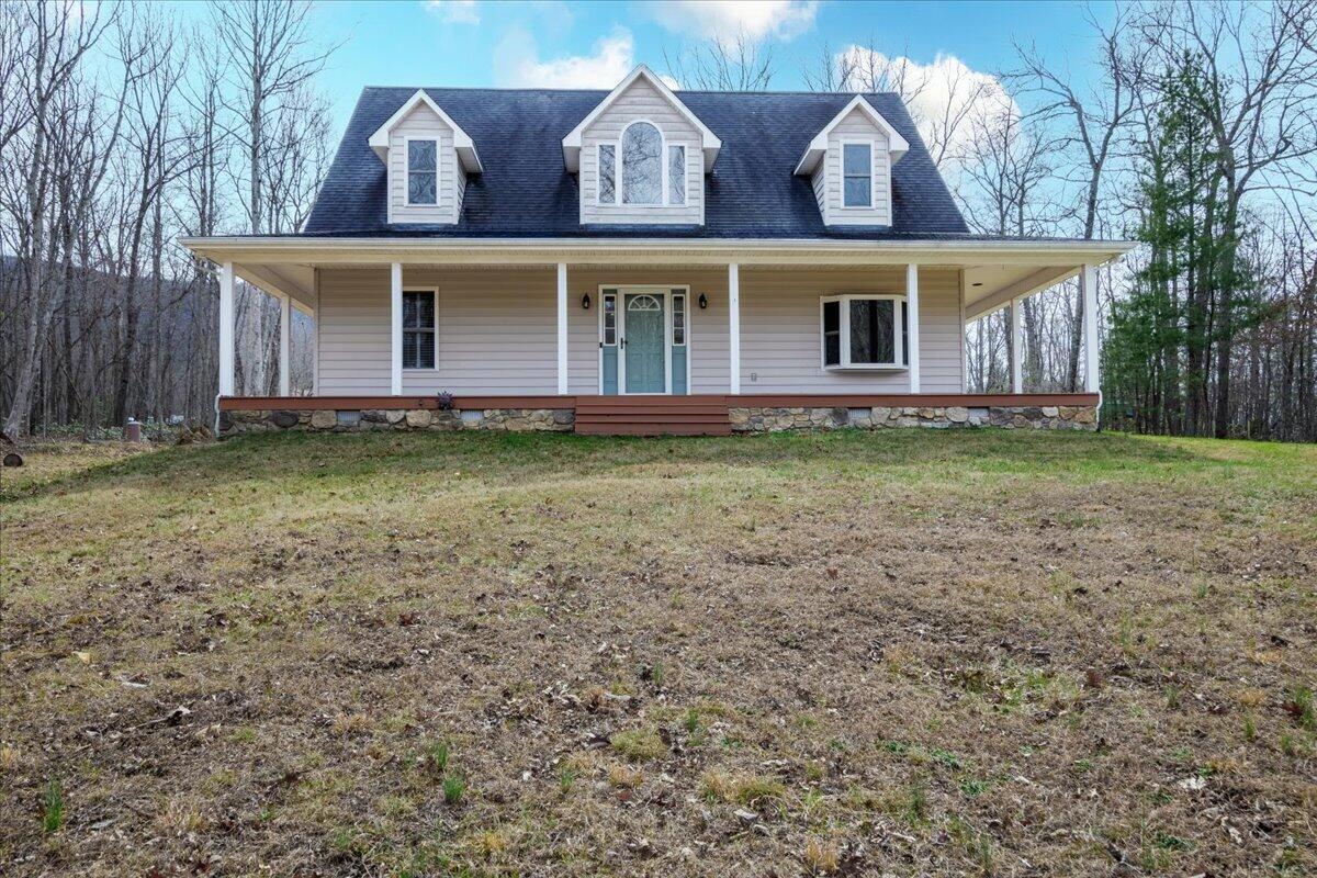 6720 Bradshaw Road Salem, VA 24153 - Photo 2 of 37 60-017-6720 Bradshaw RD EXT-22-HDR-Edit-