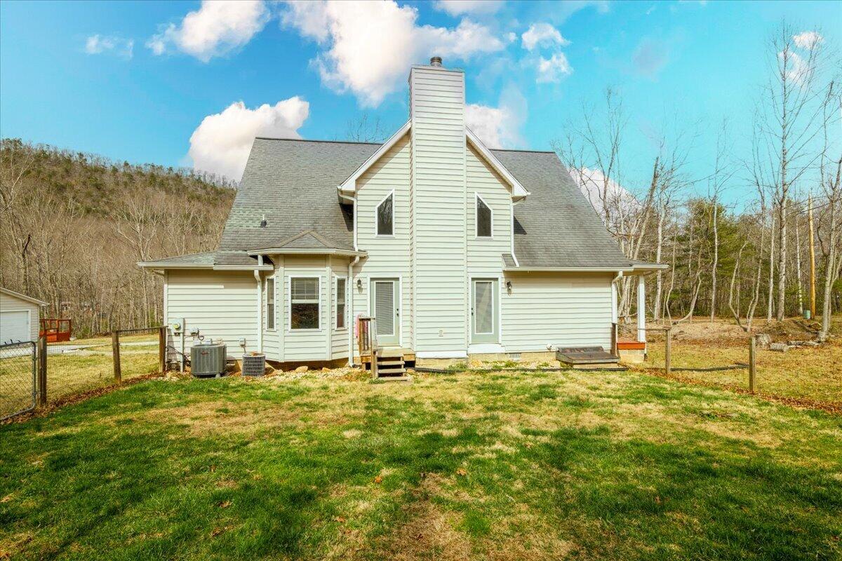 6720 Bradshaw Road Salem, VA 24153 - Photo 30 of 37 69-002-6720 Bradshaw RD EXT-90-HDR-Edit-