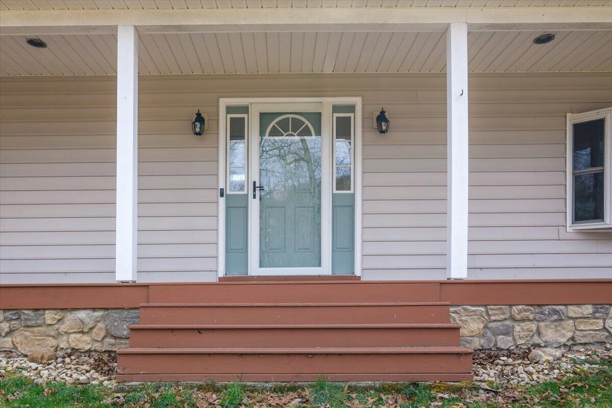 6720 Bradshaw Road Salem, VA 24153 - Photo 5 of 37 62-019-6720 Bradshaw RD EXT-40-HDR-Edit