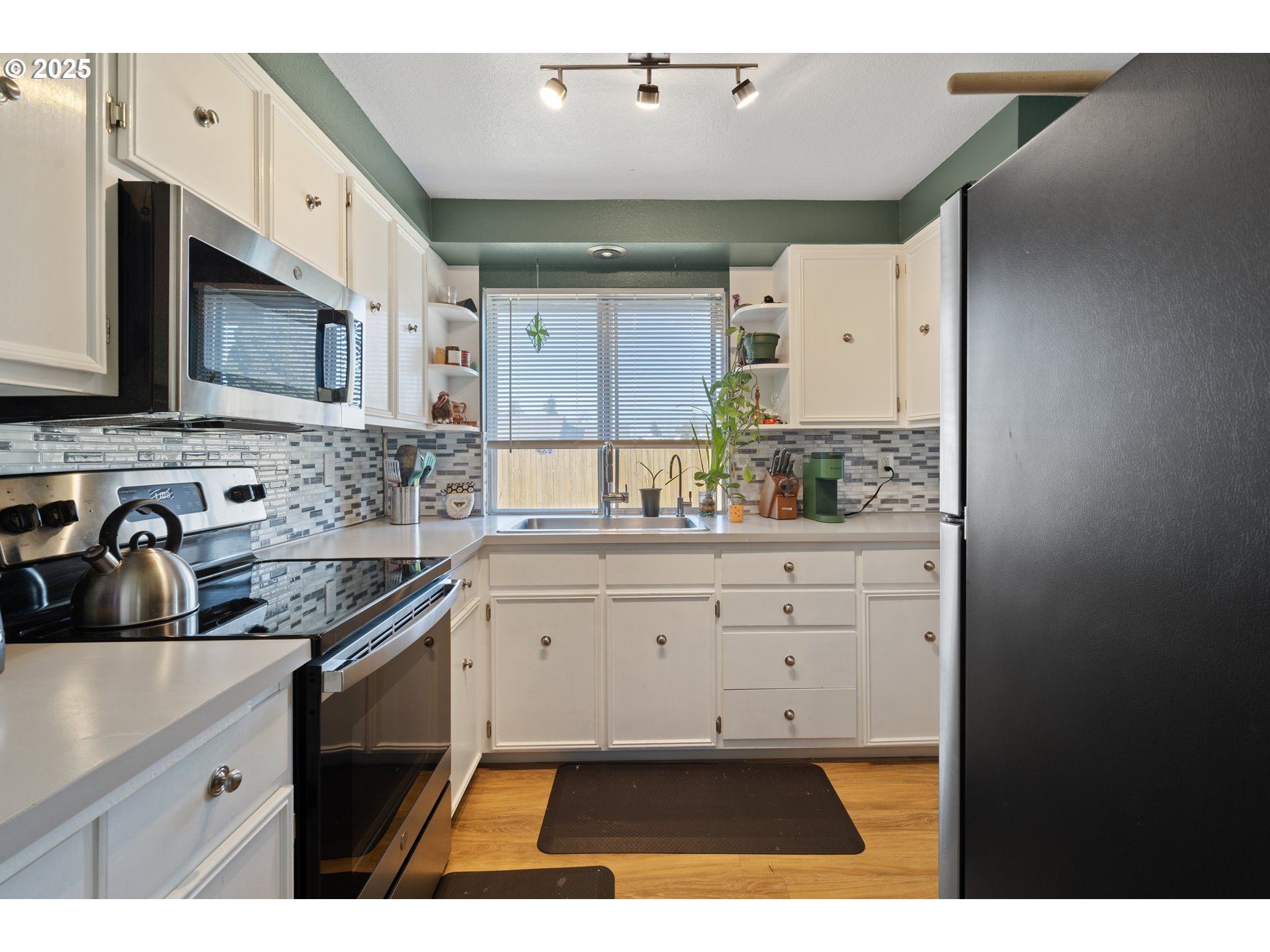 220 South 70th Street Springfield, OR 97478 - Photo 12 of 23