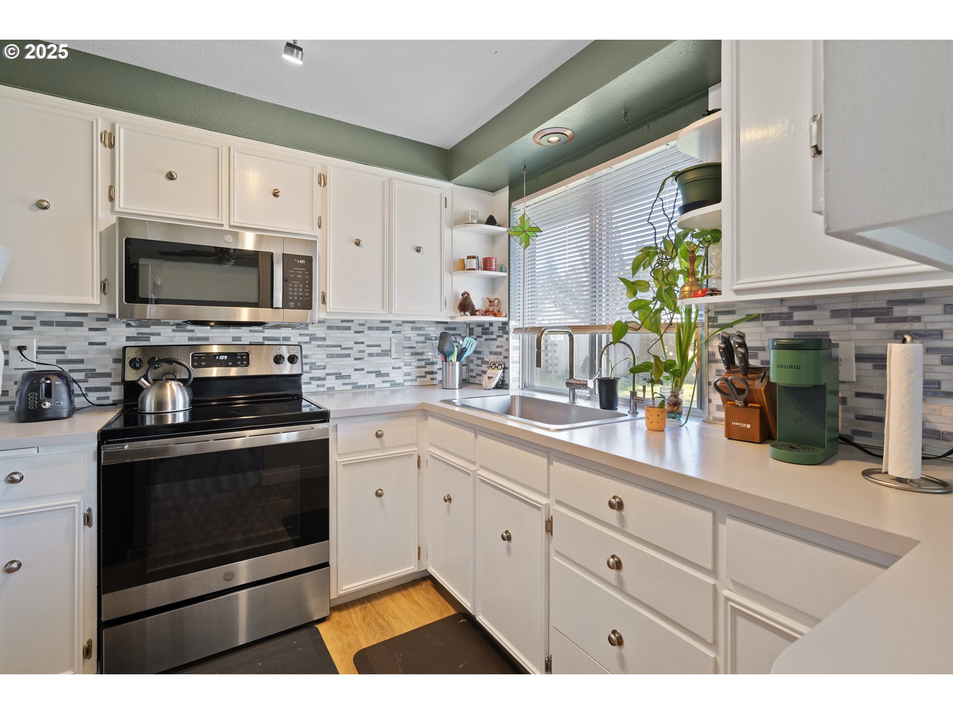 220 South 70th Street Springfield, OR 97478 - Photo 13 of 23