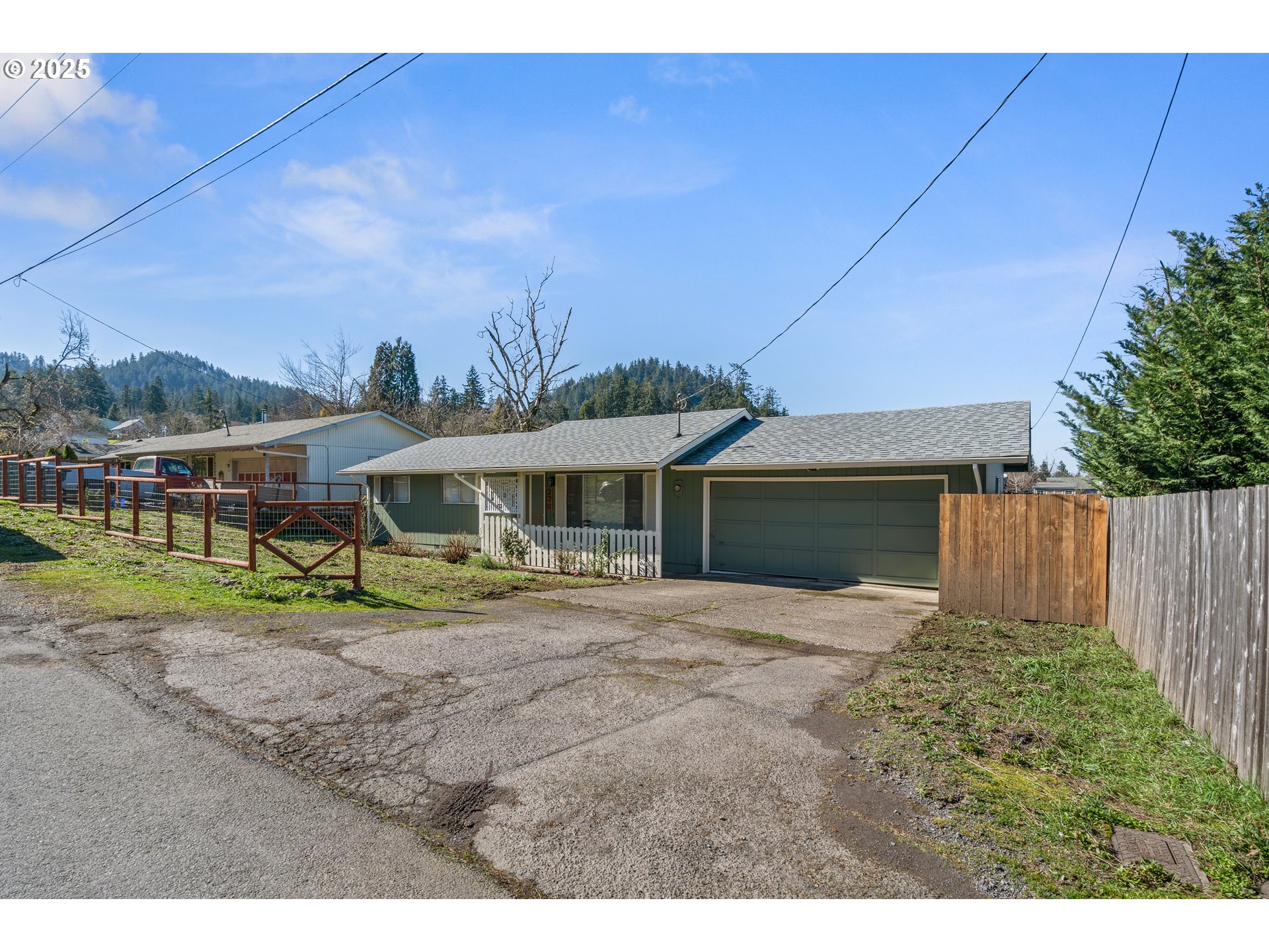 220 South 70th Street Springfield, OR 97478 - Photo 3 of 23