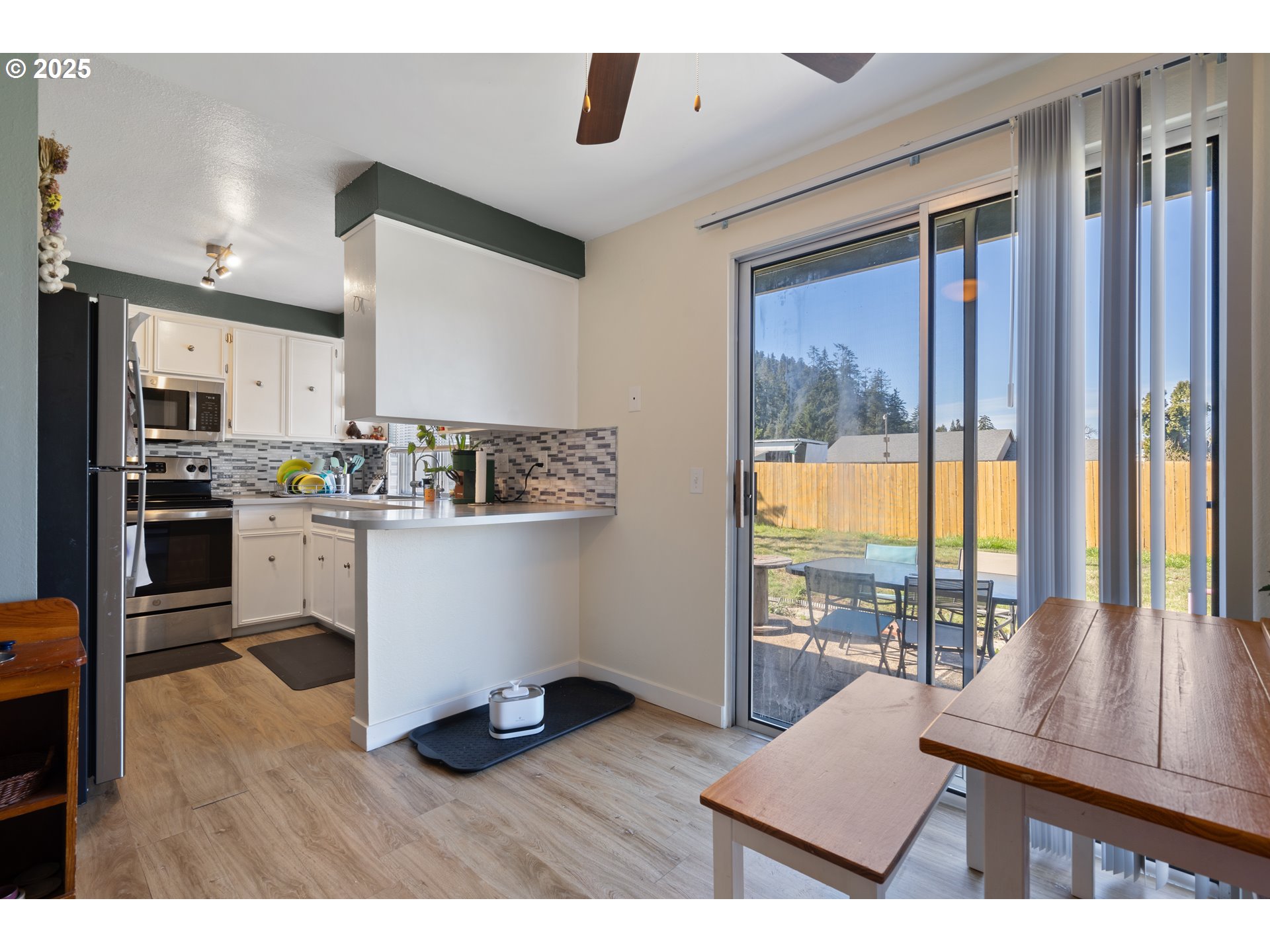 220 South 70th Street Springfield, OR 97478 - Photo 10 of 23