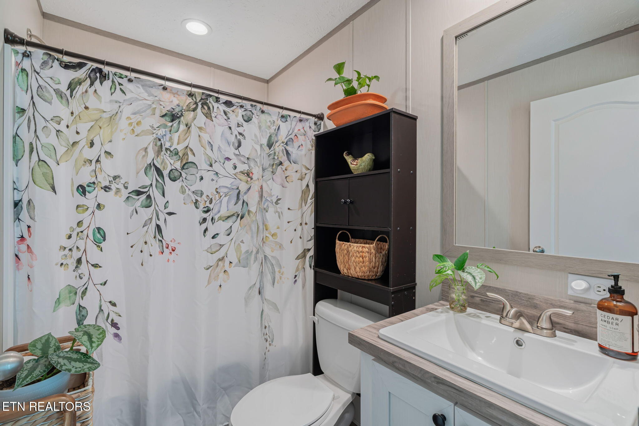 286 JD Farm Road Tellico Plains, TN 37385 - Photo 26 of 58 GUEST BATH