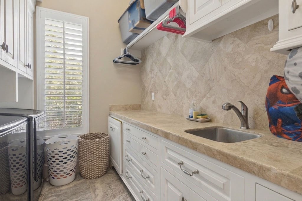 3818 Waterbend Cove Spring, TX 77386 - Photo 13 of 44 a bathroom with a sink and a mirror