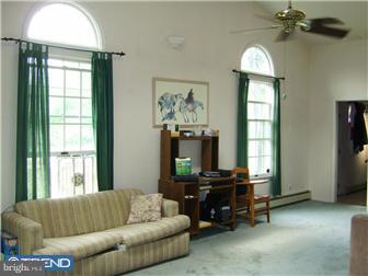 83 Long Loop Road Levittown, PA 19056 - Photo 2 of 6 Gallery Image 2