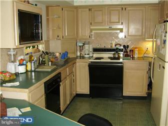 83 Long Loop Road Levittown, PA 19056 - Photo 3 of 6 Gallery Image 3