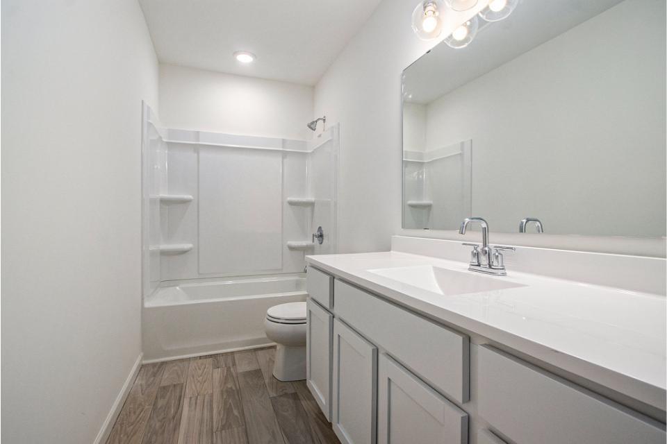 6281 Comiskey Road Stevensville, MI 49127 - Photo 21 of 44 31-APP052-E2700-Bath