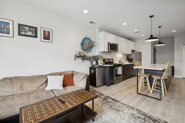 $3,150 | 713 North Milwaukee Avenue, Unit 405, Chicago, IL 60642