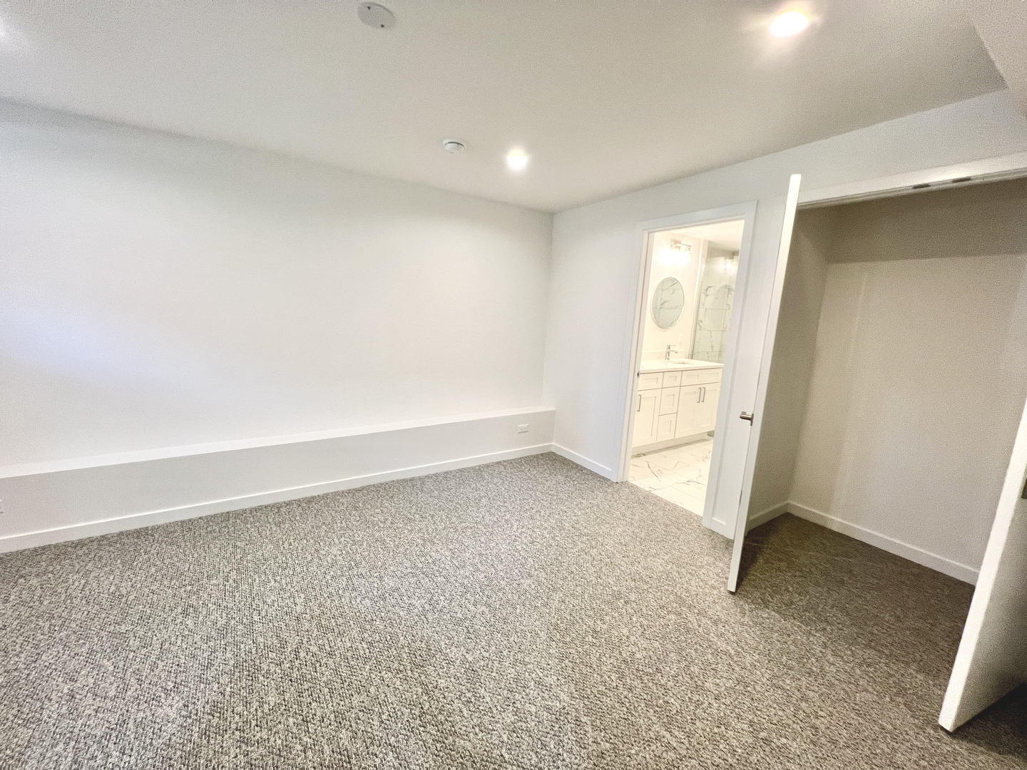 822 North Winchester Avenue, Unit 1F Chicago, IL 60622 - Photo 10 of 17 an empty room with a empty space and a sink