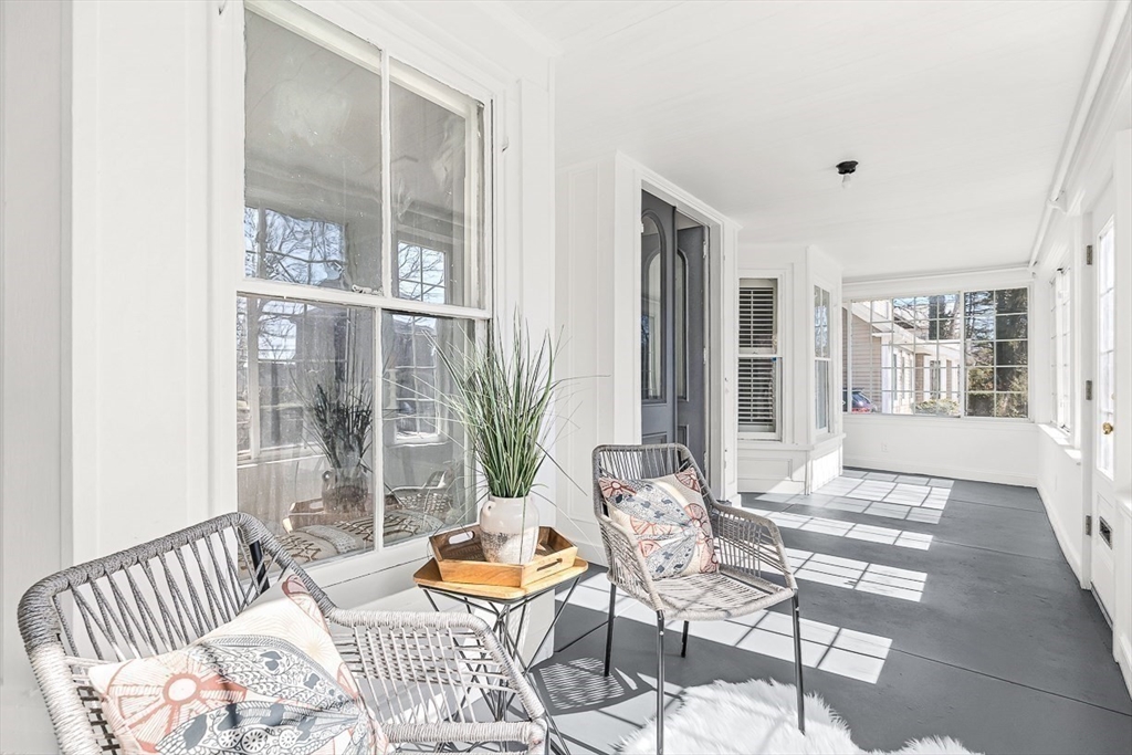 53 Lake Street Winchester, MA 01890 - Photo 4 of 31