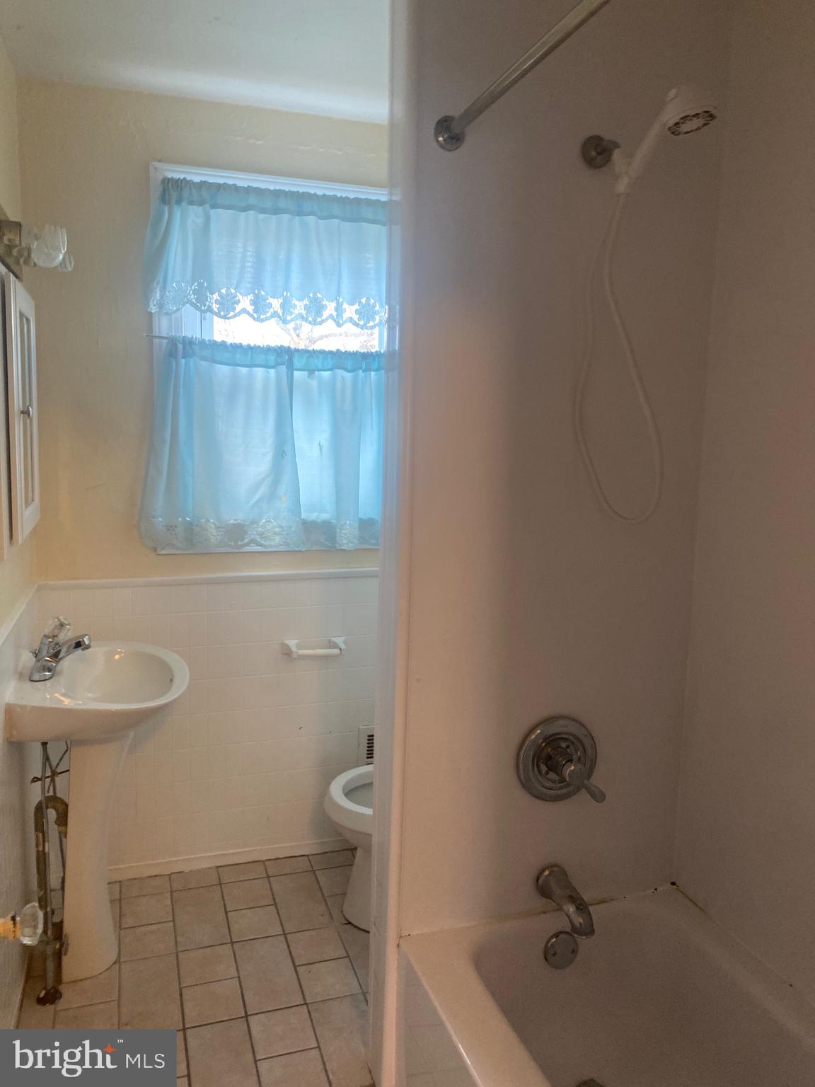 1459 Lawrence Road Havertown, PA 19083 - Photo 9 of 18