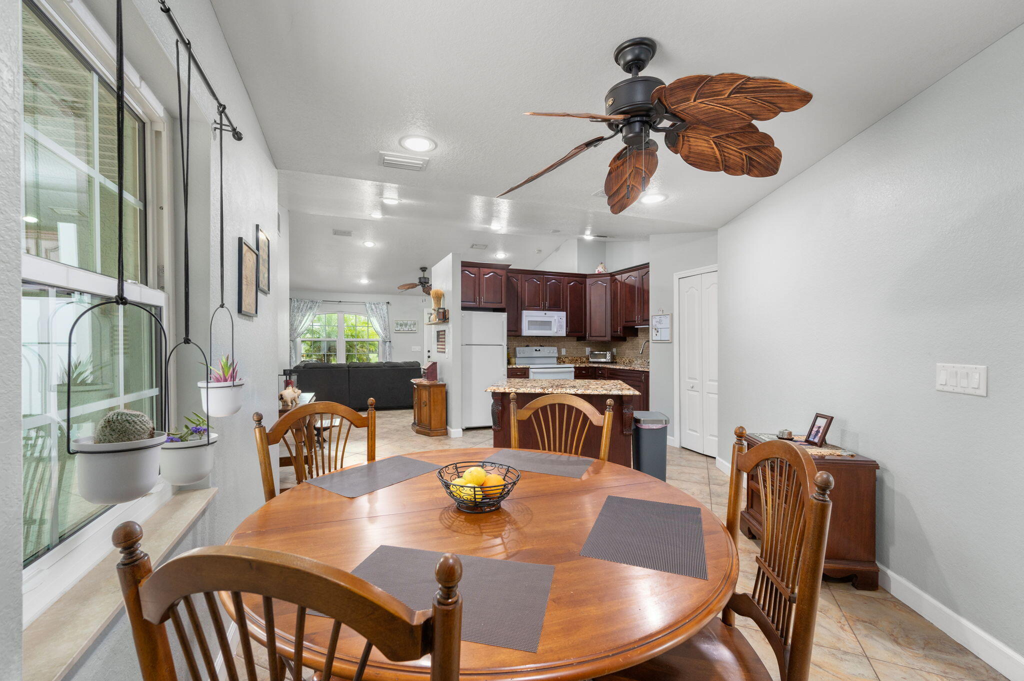 606 Gregory Street Fort Pierce, FL 34982 - Photo 13 of 27 Kitchen/Dining Area