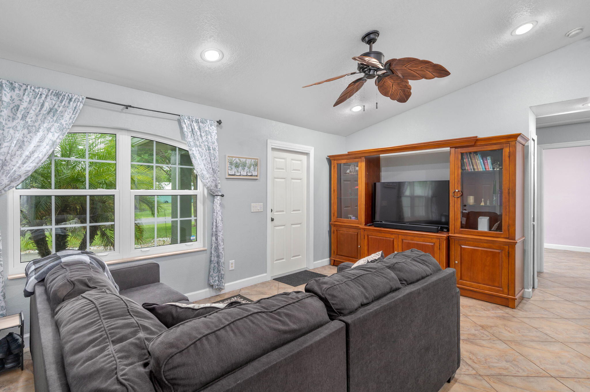 606 Gregory Street Fort Pierce, FL 34982 - Photo 7 of 27 Living Rm