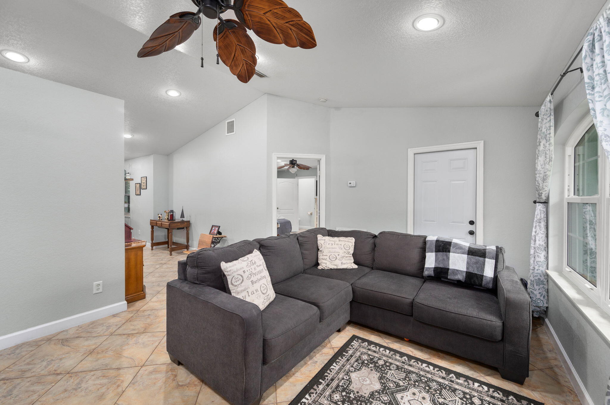 606 Gregory Street Fort Pierce, FL 34982 - Photo 8 of 27 Living Rm